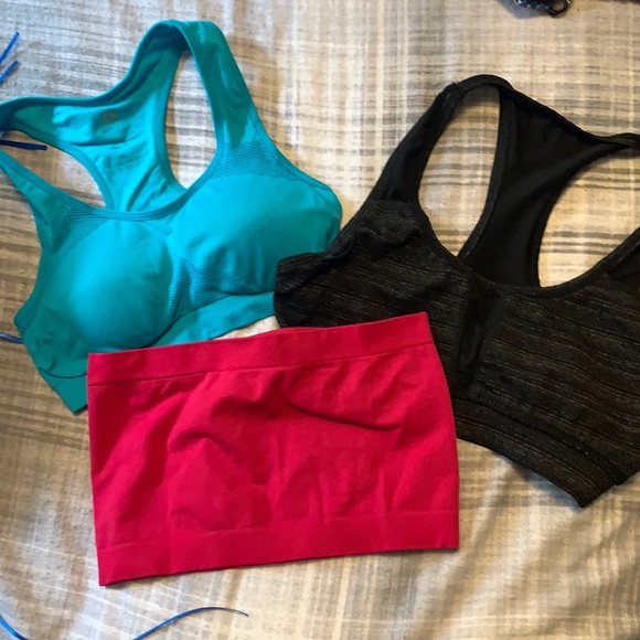 Bundle sports bras and bandeau - Picture 1 of 6